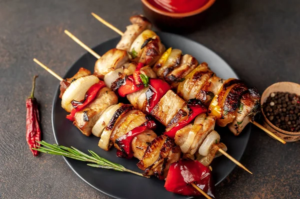 Shashlik Parrilla Servido Con Salsa Barbacoa Plato — Foto de Stock