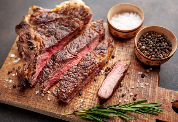 Cerdo Picante Parrilla Sobre Tabla Madera — Foto de Stock