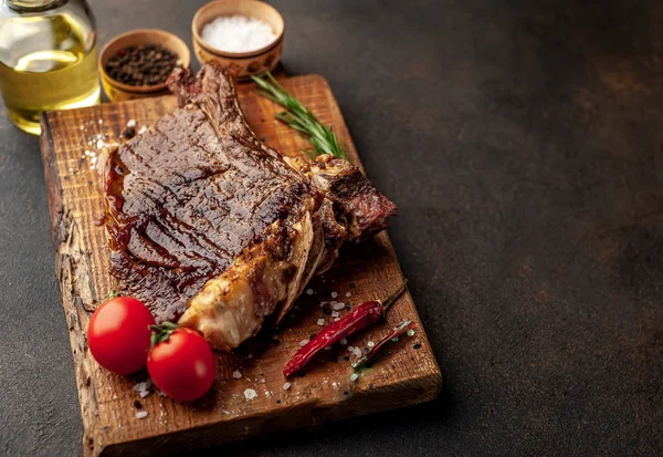 Filete Cerdo Parrilla Servido Con Tomates — Foto de Stock