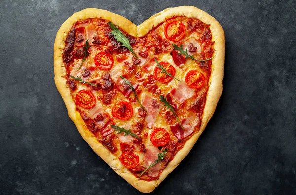 Pizza Forma Coração Fundo Granito Dia Dos Namorados — Fotografia de Stock