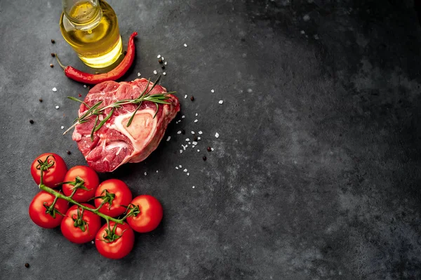 Raw Beef Steak Tomatoes Spices Stone Background — ストック写真