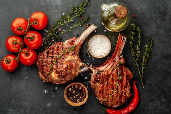 Vue Dessus Steak Tomahawk Bœuf Grillé Aux Épices Thym Sur — Photo