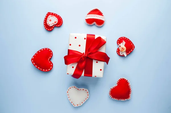 День Святого Валентина Подарок Разные Сердца Синем Фоне День Святого — стоковое фото