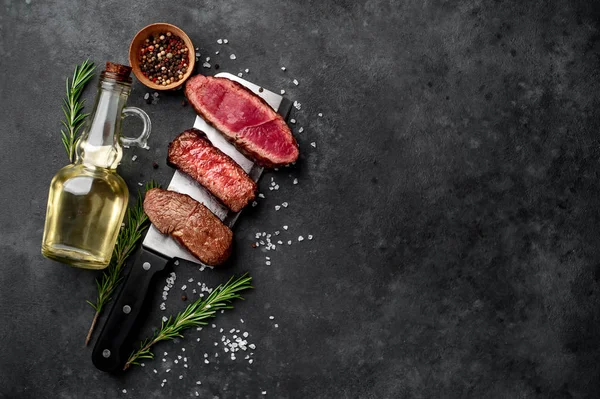 Drei Stücke Fleisch Über Einem Fleischmesser Gegrillt Drei Arten Von — Stockfoto