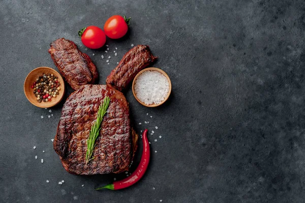 Filete Pascua Parrilla Con Especias Conejo Pascua Sobre Fondo Piedra —  Fotos de Stock