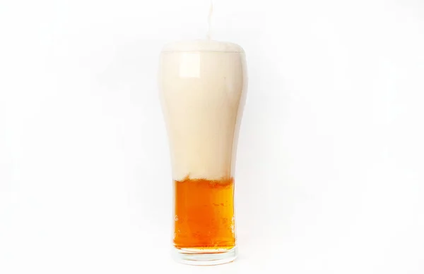 Vaso Cerveza Blanca Amarilla Dorada Con Espuma Alta Aislada Sobre —  Fotos de Stock