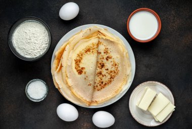 Tabakta ev yapımı krep. 