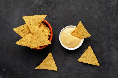 Aperatif cips, mayonezli kase.