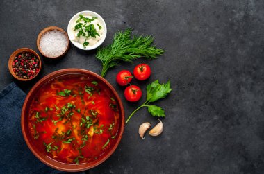 Lezzetli kırmızı borş çorbası. 