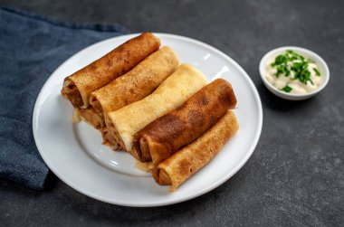 Masada ev yapımı krep var.