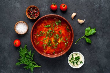 Lezzetli kırmızı borş çorbası. 