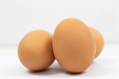 yumurta beyaz arka plan üzerinde kesme izole