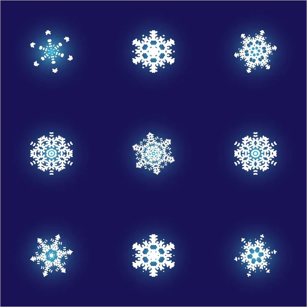 Conjunto de copos de nieve de papel navideño sobre fondo azul . — Foto de Stock