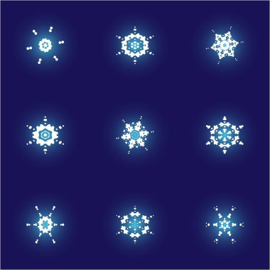 Mavi zemin üzerinde izole kar taneleri kesilmiş kağıt koleksiyonu.