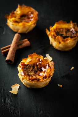 Tarçınlı ve ballı kekler.