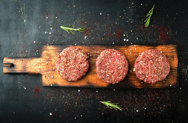 Burger Steak Koteletten Een Donkere Achtergrond Rechtenvrije Stockfoto's