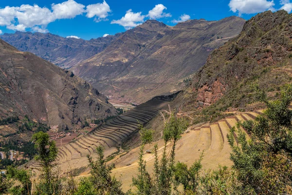 Pisac arruina la vista panorámica en el increíble Valle Sagrado de los Incas — Foto de Stock