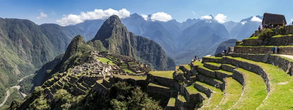 Vue panoramique sur les ruines du Machu Picchu au Pérou — Photo