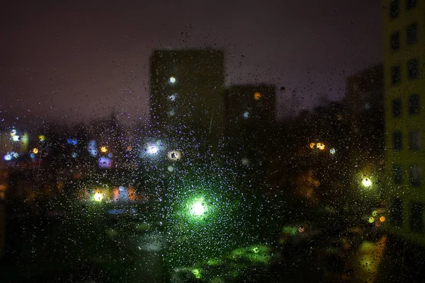 湿式ガラスソフトフォーカスによる夜景 — ストック写真