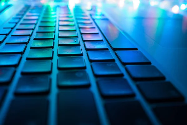 Teclado Computador Fechar Com Foco Suave Backlight Colorido — Fotografia de Stock