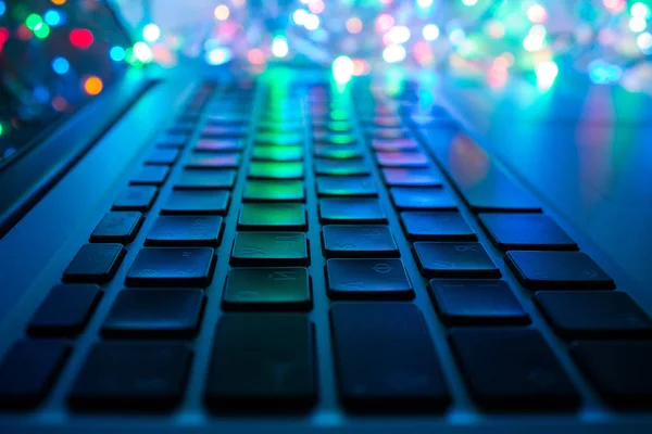 Teclado Computador Fechar Com Foco Suave Backlight Colorido — Fotografia de Stock