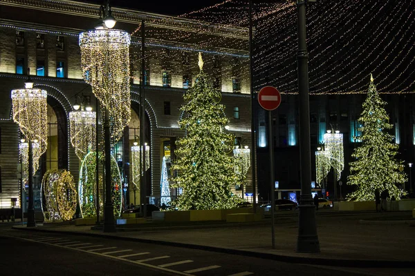 Moscú Rusia Diciembre 2019 Árbol Navidad Con Iluminación Guirnaldas Noche — Foto de Stock