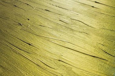 Arkaplan kabataslak sanat tuvali. Altın boyayla boyanmış. Kopya alanı ile yakın plan.