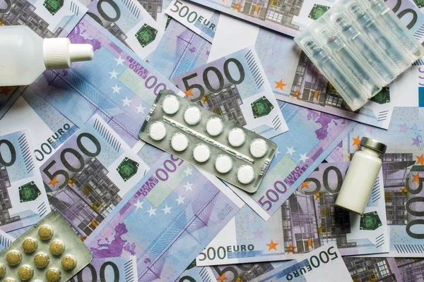Лекарства Лежат Груде Банкнот 500 Евро Крупным Планом Концепция Фармацевтический — стоковое фото