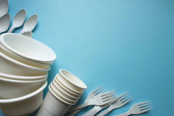 Vajilla Desechable Biodegradable Platos Vasos Cucharas Con Tenedores Sobre Espacio —  Fotos de Stock