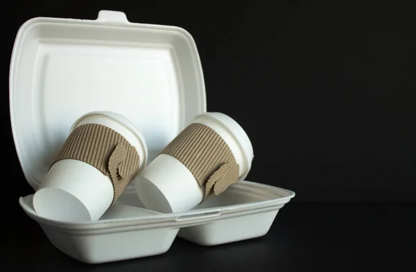 Две Использованные Одноразовые Чашки Пластиковом Пищевом Контейнере Крупным Планом Черном — стоковое фото