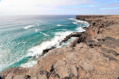 El Cotillo yakınlarındaki Fuerteventura Adası 'nın kayalıklarından manzara