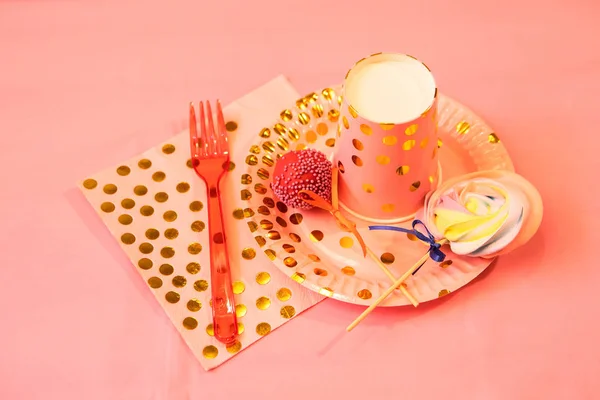 Set Disposable Tableware Children Birthday Party Pink Gold Stained Paper — Stock Photo, Image