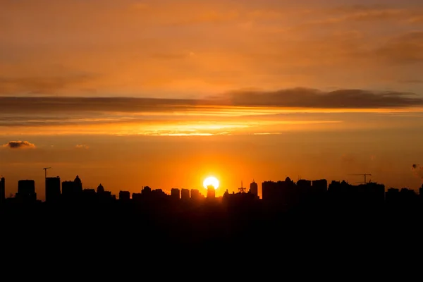 Zonsondergang in de stad — Stockfoto
