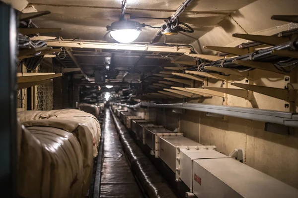 Yeraltı bomba sığınağı tünel