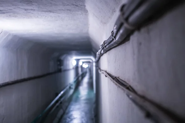 Yeraltı bomba sığınağı tünel