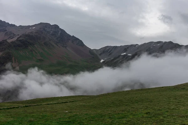 Bulutlar alp Dağı