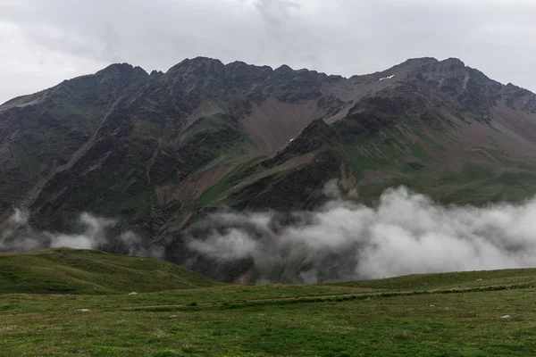 Bulutlar alp Dağı