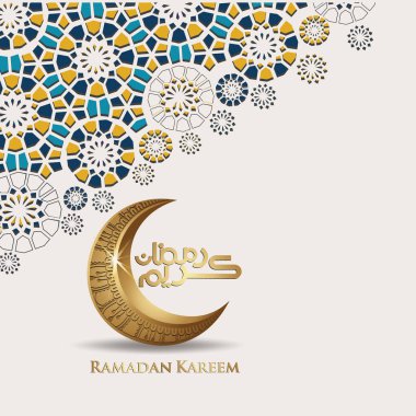 Arapça kaligrafi, hilal ay ve İslami selamlama için mozaiğin renkli detaylarıyla Ramazan kareemi.