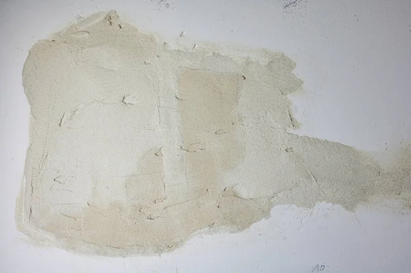 家の壁の中の水の損傷漆喰のない白い壁 — ストック写真
