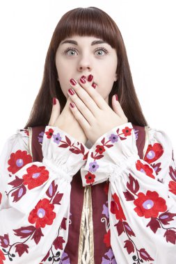 İnsan duygu ve duygular kavramları. Ağzını katlanmış avuç içi ile kapanış genç beyaz esmer