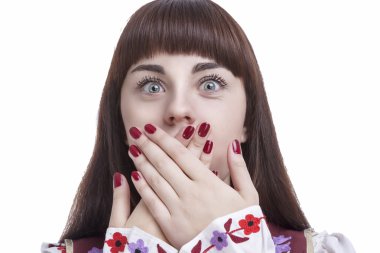 İnsan duygu ve duygular kavramları. Ağzını katlanmış avuç içi ile kapanış genç beyaz esmer.