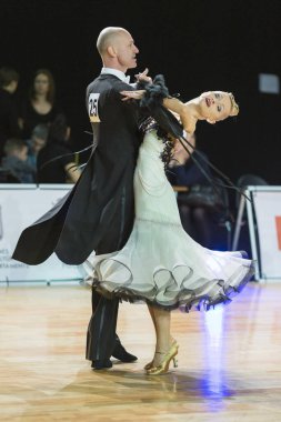 Profesyonel kıdemli dans çift gerçekleştirir Wdsf Baltık Grand Prix-2106 Şampiyonası Avrupa Standart Program