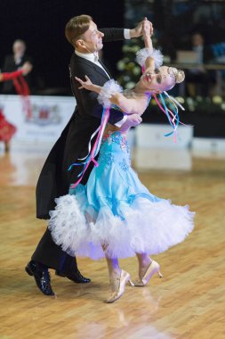 Profesyonel kıdemli dans çift gerçekleştirir Wdsf Baltık Grand Prix-2106 Şampiyonası Avrupa Standart Program