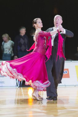 Profesyonel kıdemli dans çift gerçekleştirir Wdsf Baltık Grand Prix-2106 Şampiyonası Avrupa Standart Program