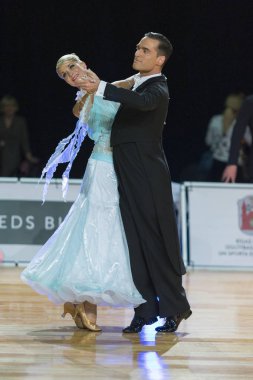 Profesyonel kıdemli dans çift gerçekleştirir Wdsf Baltık Grand Prix-2106 Şampiyonası Avrupa Standart Program