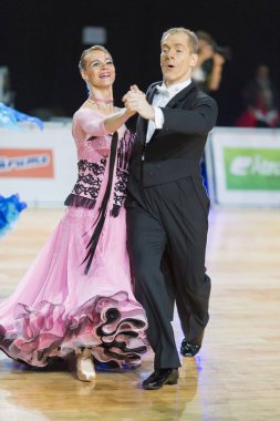 Profesyonel kıdemli dans çift gerçekleştirir Wdsf Baltık Grand Prix-2106 Şampiyonası Avrupa Standart Program