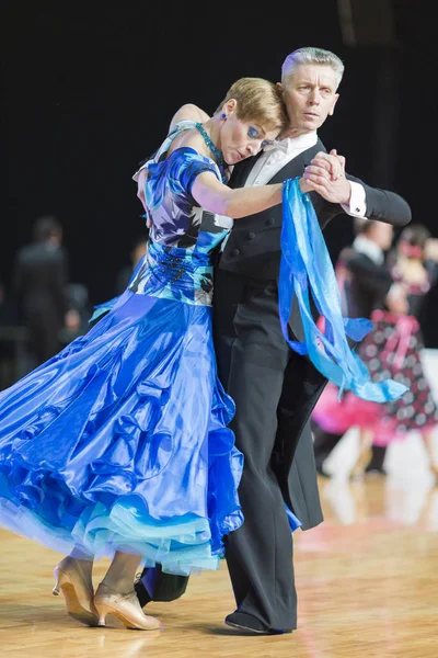 Profesyonel kıdemli dans çift gerçekleştirir Wdsf Baltık Grand Prix-2106 Şampiyonası Avrupa Standart Program