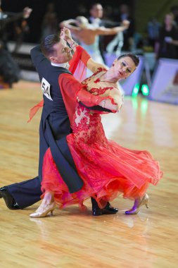 Profesyonel kıdemli dans çift gerçekleştirir Wdsf Baltık Grand Prix-2106 Şampiyonası Avrupa Standart Program