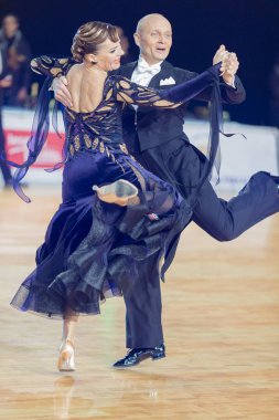 Profesyonel kıdemli dans çift gerçekleştirir Wdsf Baltık Grand Prix-2106 Şampiyonası Avrupa Standart Program