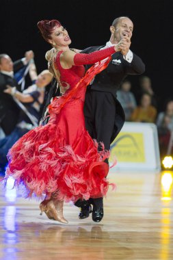 Profesyonel kıdemli dans çift gerçekleştirir Wdsf Baltık Grand Prix-2106 Şampiyonası Avrupa Standart Program